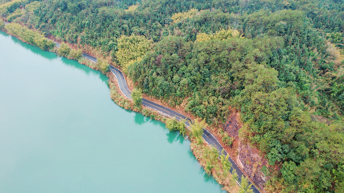 微雨中的阅丹公路.jpg