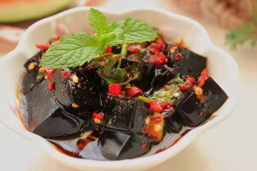 The Craft of Making Grass Jelly in Danxiashan